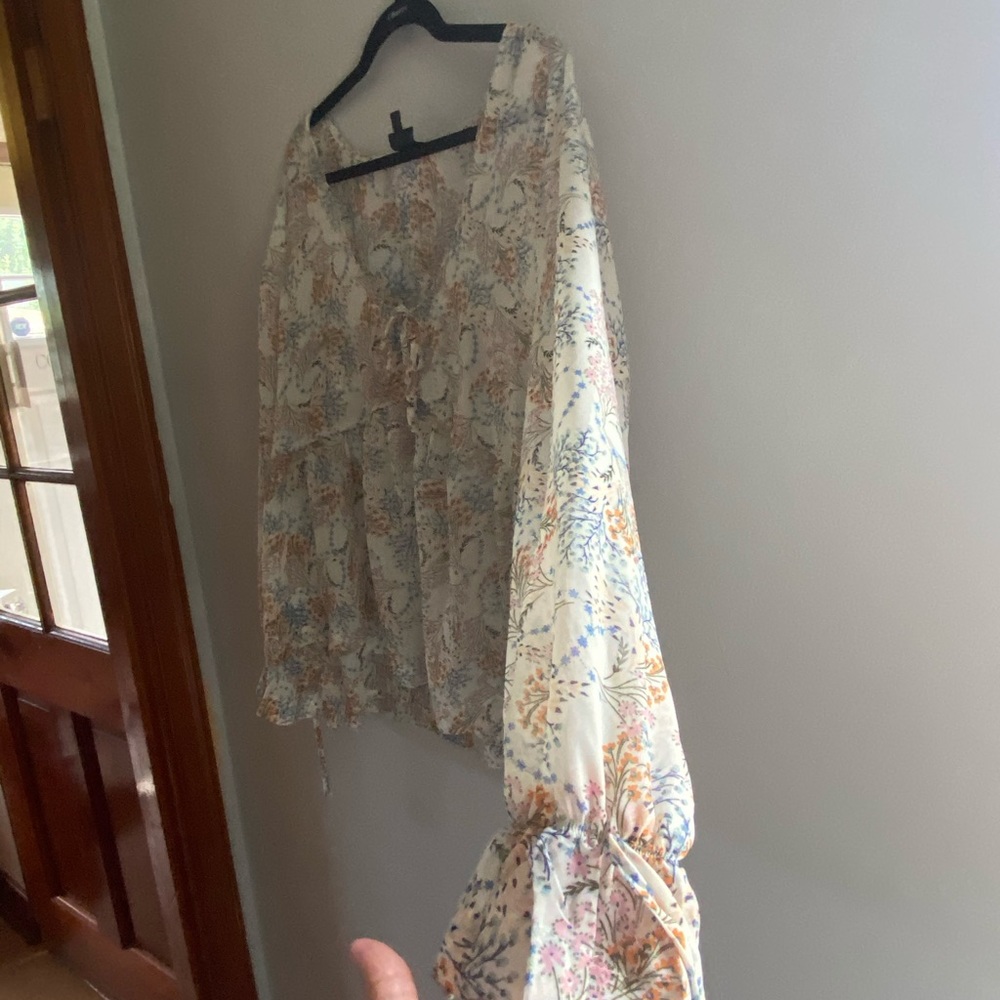 Mod Lusive Flattering Blouse - image 2